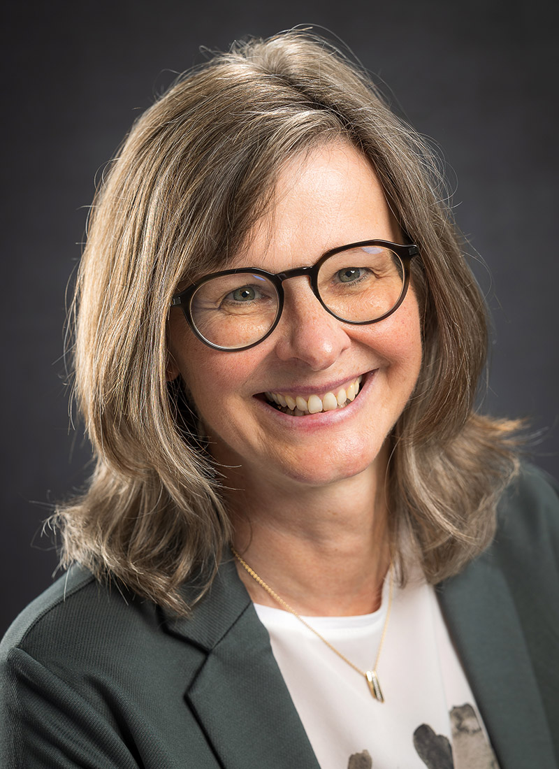 Bayer Karin