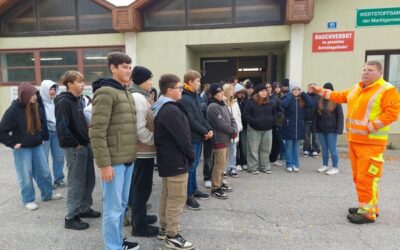 Lehrausgang zur Müllsammelstelle in Pernitz